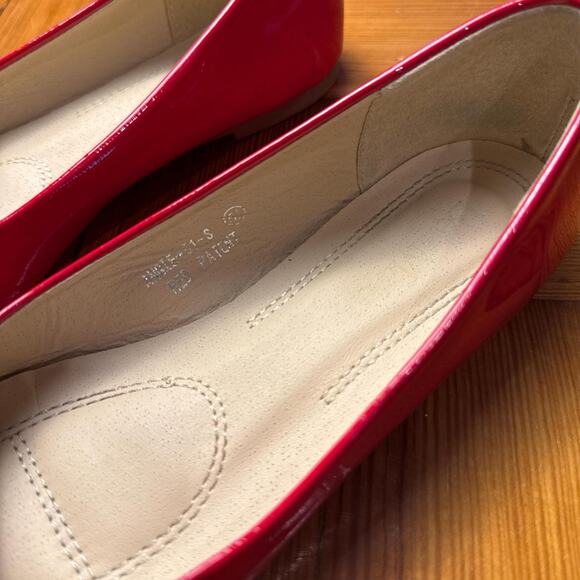 Red patent pointed toe ballet flats - size 5.5 womens from Bella Marie - Picture 3 of 6